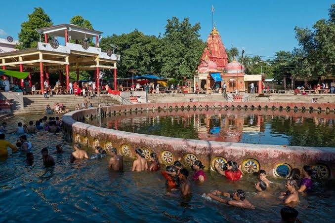 Lucknow-Namishranya-Ayodhya-Prayagraj-Varanasi Tour Package